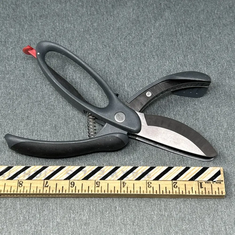 Pampered Chef Kitchen Shears Herb Stripper Safety Lock Black Scissors 6430